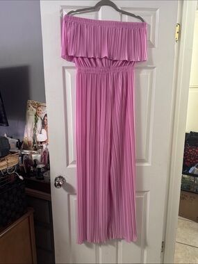 Super light weight and classyNew Mix Pink Off-Shoulder Pleated Wide-Leg Jumpsuit
